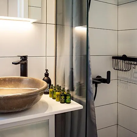 Apartment Stylish Modern Studio, Centre, Seaside *