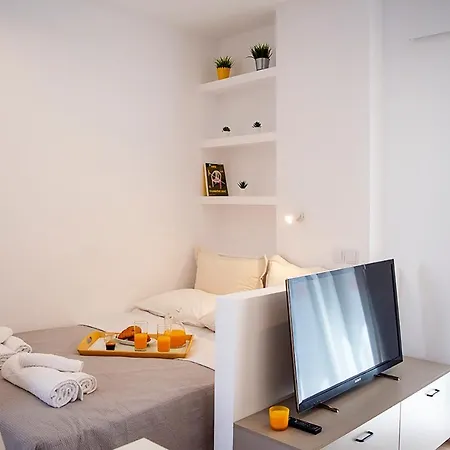 Apartment Stylish Modern Studio, Centre, Seaside Chalkida